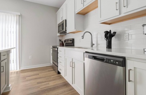Newell Apartment | Landing | Beautiful 2BD, Gym, Courtyard