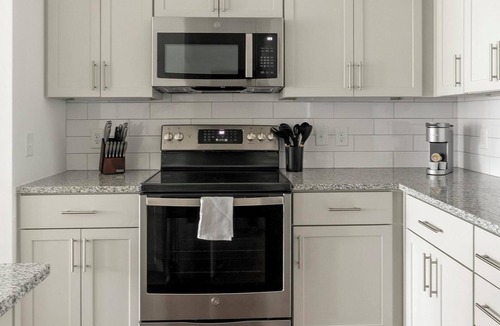 Southeast Raleigh Apartment | Landing | Chic 1BD, Clubhouse, Gym