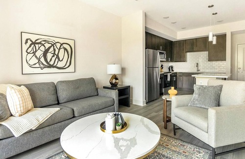 Palmetto Apartment | Landing | Chic 1BD, Gym, Pool