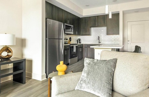 Palmetto Apartment | Landing | Chic 1BD, Gym, Pool