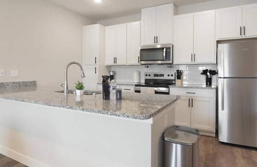 Beaufort Apartment | Landing | Chic 1BD, Gym