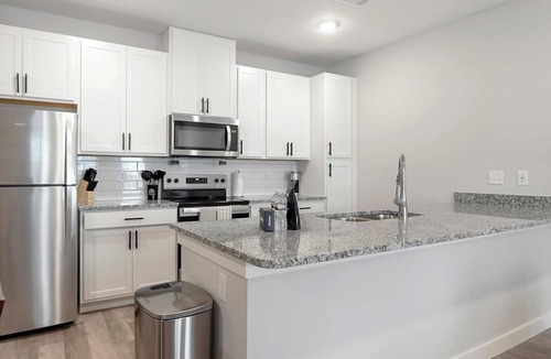 Beaufort Apartment | Landing | Chic 1BD, Gym