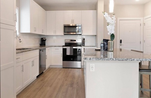Southeast Orlando Apartment | Landing | Chic 1BD, Pool, Gym