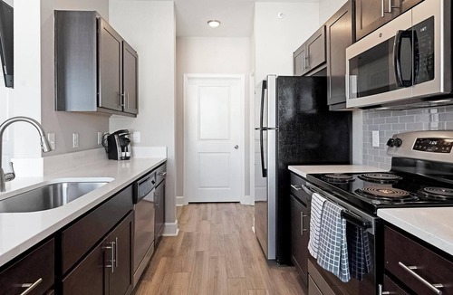 Summerville Apartment | Landing | Chic 1BD, Yoga Studio, Gym