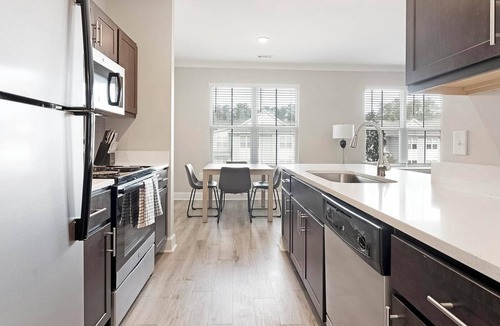 Summerville Apartment | Landing | Chic 1BD, Yoga Studio, Gym