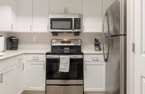 Orlando Apartment | Landing | Chic 2BD, Gym