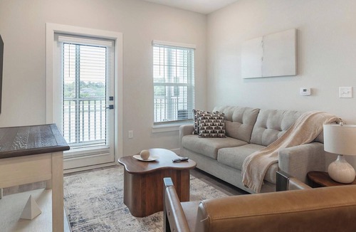 Beaufort Apartment | Landing | Incredible 1BD, Gym