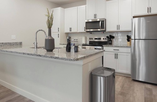 Beaufort Apartment | Landing | Incredible 1BD, Gym