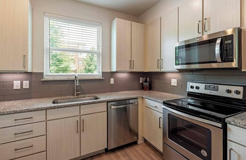 Charlotte Apartment | Landing | Incredible 2BD, Yoga Studio, Clubhouse