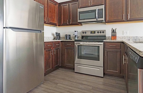 Bloomingdale Apartment | Landing | Incredible 2BD, Gym, Pool