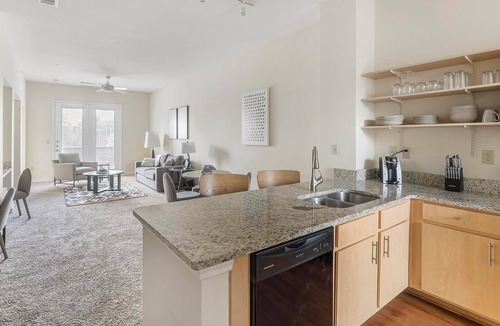 New Pathways Apartment | Landing | Incredible 2BD, Gym, Pool