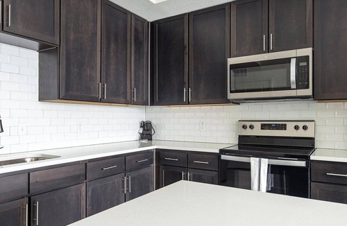 Palmetto Apartment | Landing | Incredible 2BD, Yoga Studio, Pool