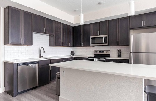 Palmetto Apartment | Landing | Incredible 2BD, Yoga Studio, Pool