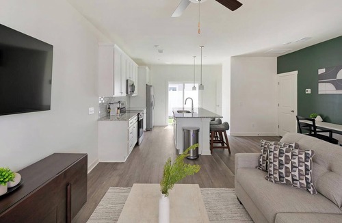 Port Wentworth Apartment | Landing | Modern 2BD, Clubhouse, Pool