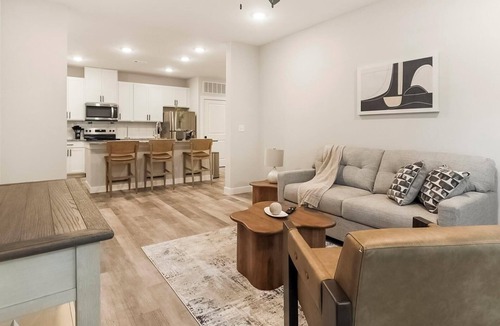 Beaufort Apartment | Landing | Modern 2BD, Gym