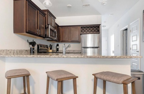 Bloomingdale Apartment | Landing | Modern 2BD, Gym, Pool