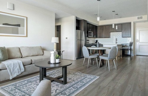 Palmetto Apartment | Landing | Modern 2BD, Yoga Studio, Pool