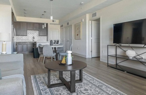 Palmetto Apartment | Landing | Modern 2BD, Yoga Studio, Pool