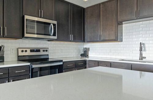Palmetto Apartment | Landing | Modern 2BD, Yoga Studio, Pool