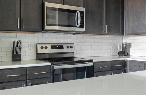 Palmetto Apartment | Landing | Modern 2BD, Yoga Studio, Pool
