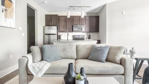 SouthPark Apartment | Landing Modern Apartment with Amazing Amenities (ID1183X016)