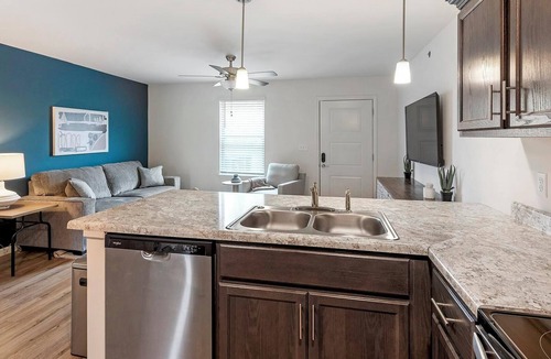Lyman Apartment | Landing | Spectacular 1BD, Gym, Pool