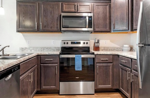 Lyman Apartment | Landing | Spectacular 1BD, Gym, Pool