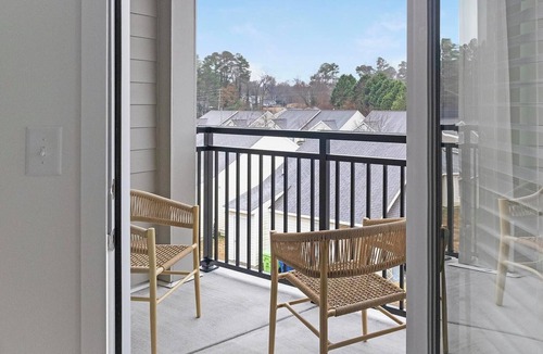 East Raleigh Apartment | Landing | Spectacular 1BD, Gym, Yoga Studio