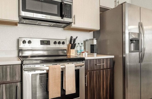 Fairvilla Apartment | Landing | Spectacular 2BD, Gym, Clubhouse