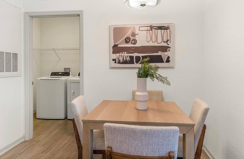 Fairvilla Apartment | Landing | Spectacular 2BD, Gym, Clubhouse