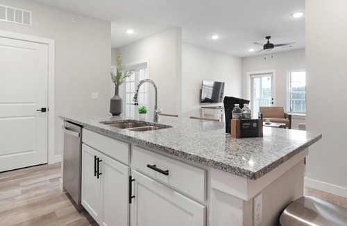 Beaufort Apartment | Landing | Spectacular 2BD, Gym