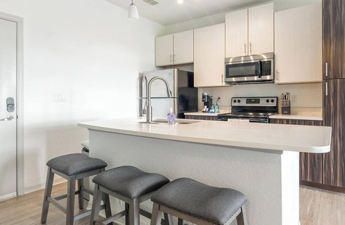Fairvilla Apartment | Landing | Stunning 1BD, Clubhouse, Gym