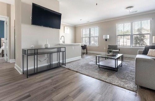 Summerville Apartment | Landing Stunning 1BD Yoga Studio Gym
