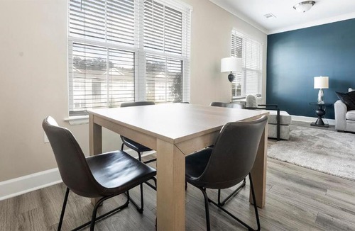 Summerville Apartment | Landing Stunning 1BD Yoga Studio Gym