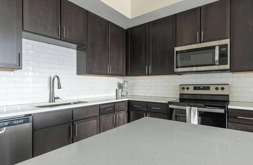 Palmetto Apartment | Landing | Stunning 2BD, Pool, Yoga Studio