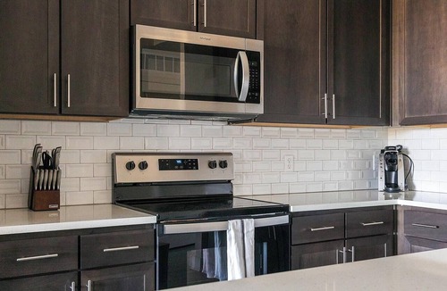 Palmetto Apartment | Landing | Stunning 2BD, Pool, Clubhouse