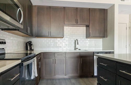 Palmetto Apartment | Landing | Stunning 2BD, Pool, Clubhouse