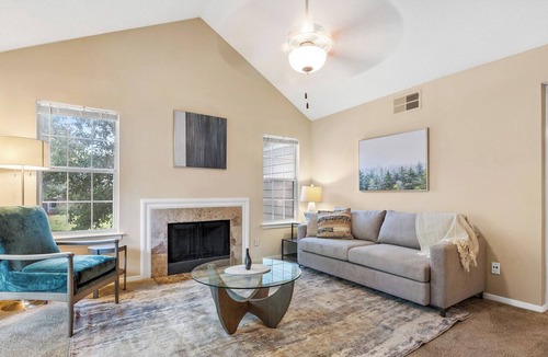 Germantown Apartment | Landing | Stunning 2BD, Tennis Court, Gym