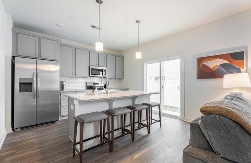 Port Wentworth Apartment | Landing | Stunning 1BD, Gym, Pool