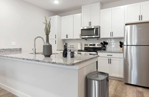 Beaufort Apartment | Landing | Stylish 1BD, Gym