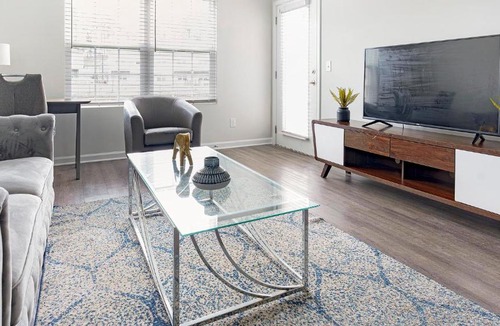 Bloomingdale Apartment | Landing Stylish 2BD Gym Pool