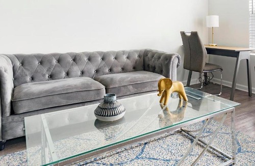 Bloomingdale Apartment | Landing Stylish 2BD Gym Pool