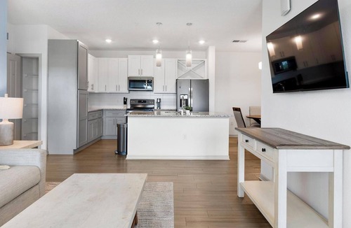 Lake Wales Apartment | Landing | Stylish 2BD, Game Room