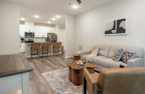 Beaufort Apartment | Landing | Stylish 2BD, Gym