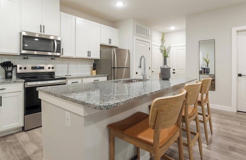 Beaufort Apartment | Landing | Stylish 2BD, Gym