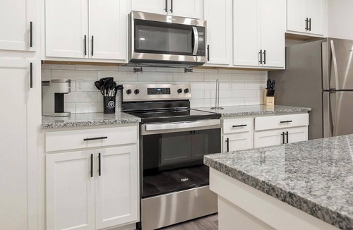 Beaufort Apartment | Landing | Stylish 2BD, Gym
