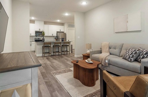 Beaufort Apartment | Landing | Stylish 2BD, Gym