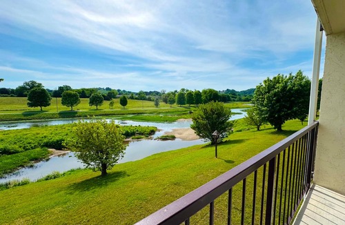 Sevierville Hotel | Landmark Inn On The River