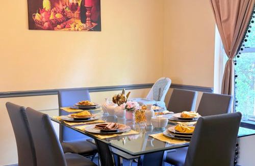 Duluth House | Large 3BR Home for Families and Work Stays With Fast WIFI