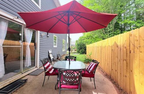 Duluth House | Large 3BR Home for Families and Work Stays With Fast WIFI